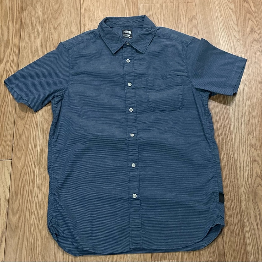 The North Face Men’s Short Sleeve Button Down Shirt Small Blue Striped Pocket